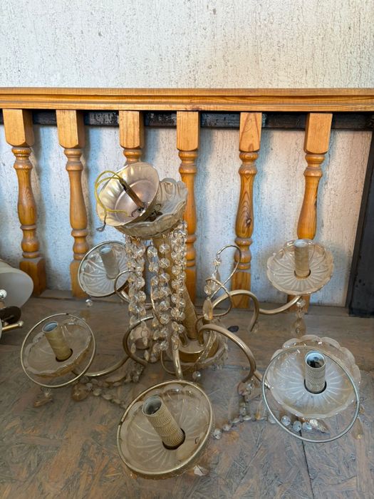 Люстра, светильники.