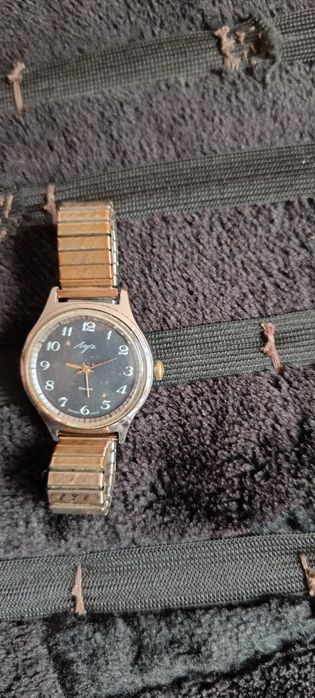 Продам советскии механическии часы "луч"
