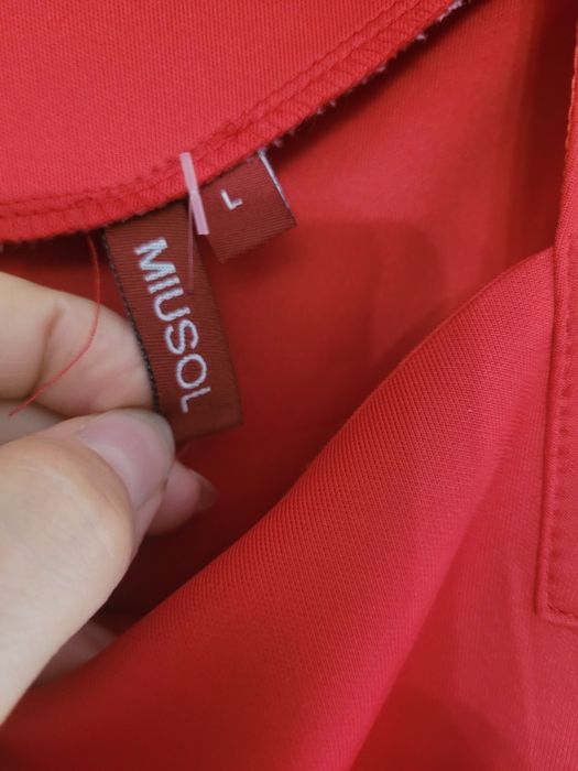 Продам платье красное