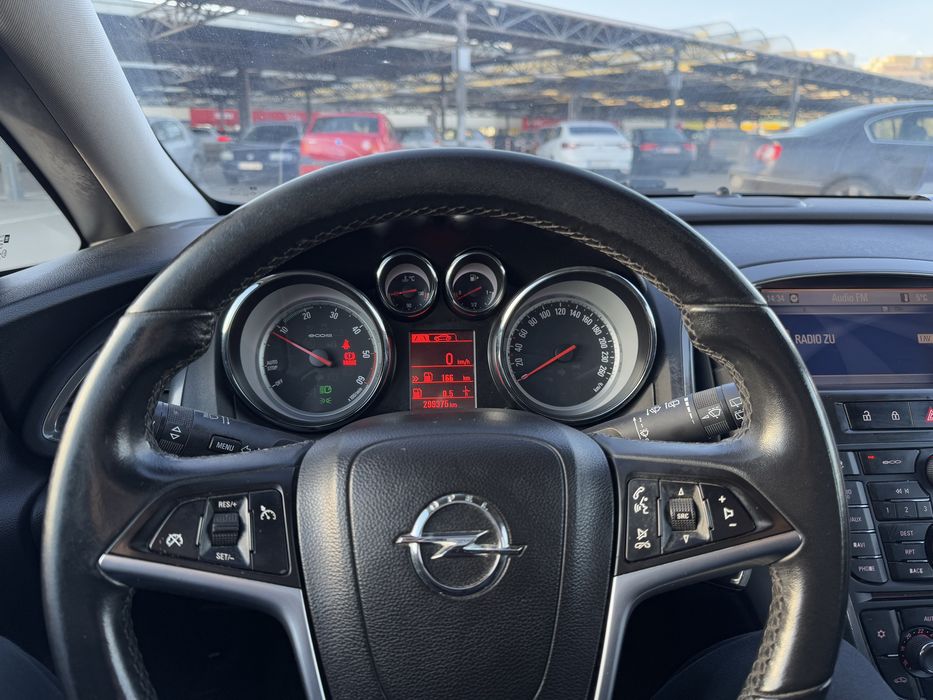 Opel Astra J 1.7 CDTI 2012 / climatronic / consum mic / întreținută