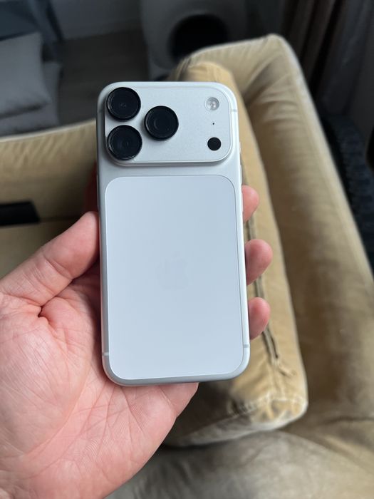 Iphone 17 Pro Silver