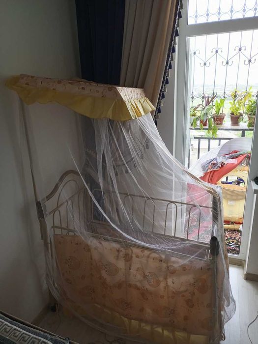 Детиский кроват сотилади, ҳолати аъло