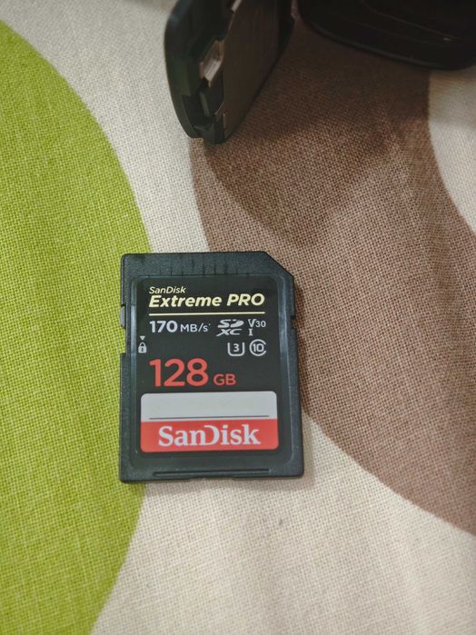 Sony A6400 + обектив Sony SEL 16-50mm f/3.5-5.6 PZ, 137 кадъра