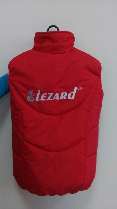 Печать логотипов на спецодежде.