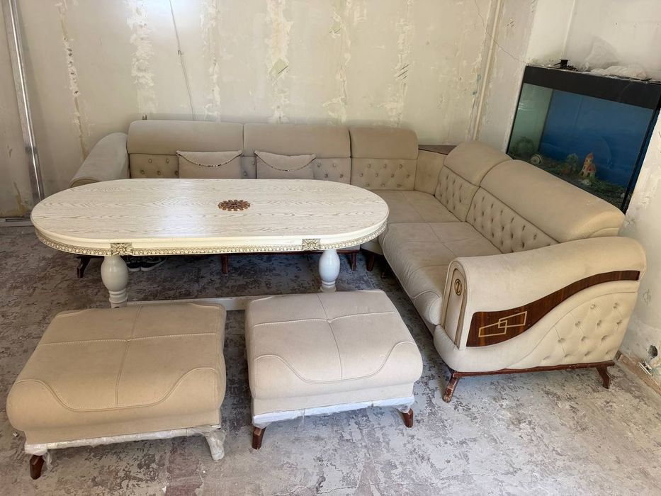 Zal uchun mebel komplekti sotiladi