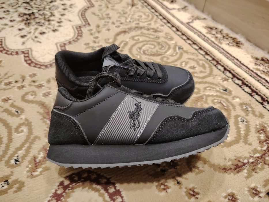 Продам детские кроссовки