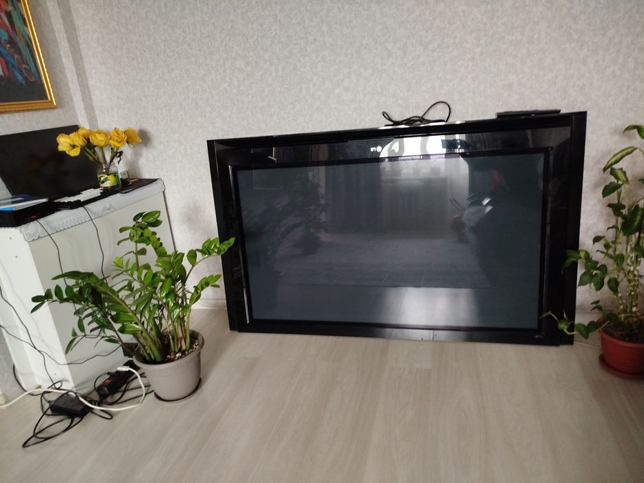 Продам телевизор LG