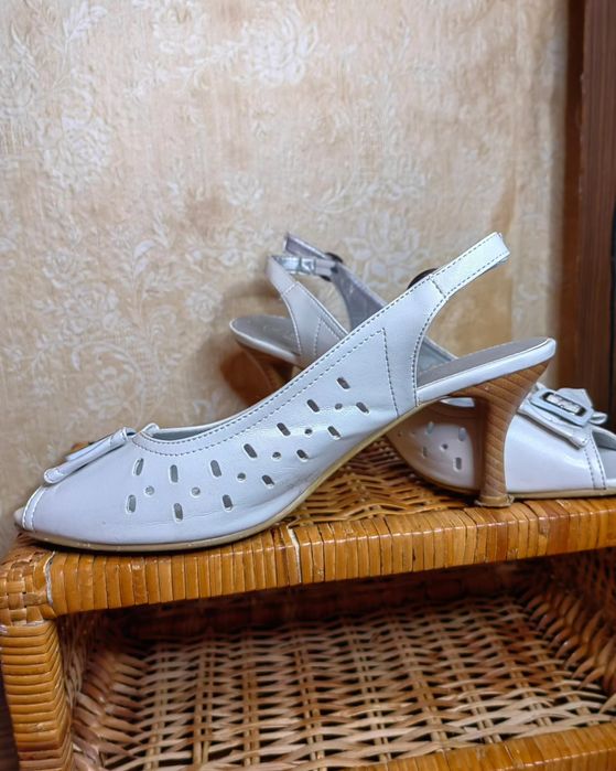 Елегантни дамски сандали с ток, 40 номер, 10 €