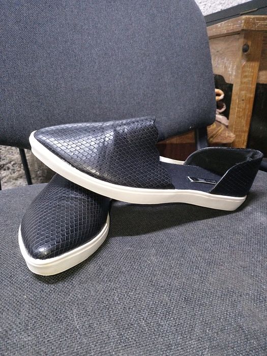 Продам  срочно новые