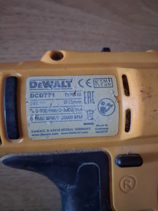 Masină de insurubat DeWalt defectă