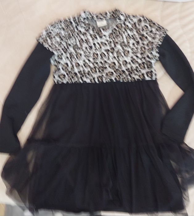 Красива черна рокля