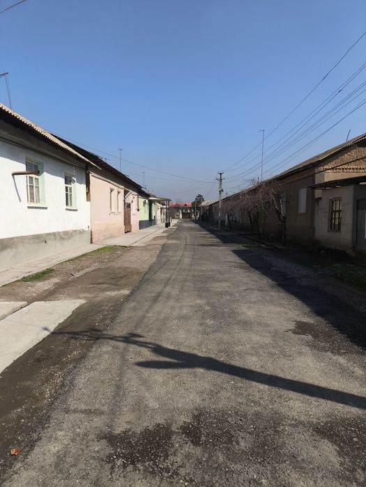 Hovli Sotiladi 15 sotih Gaz suv svet wi fi bor Fasad 21 m uzunligi 80