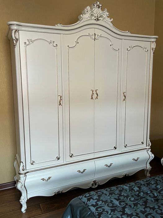 Спальный гарнитур из дерева