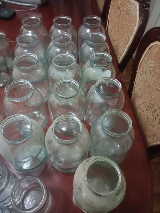 Продам банки 2лит и 1литровые
