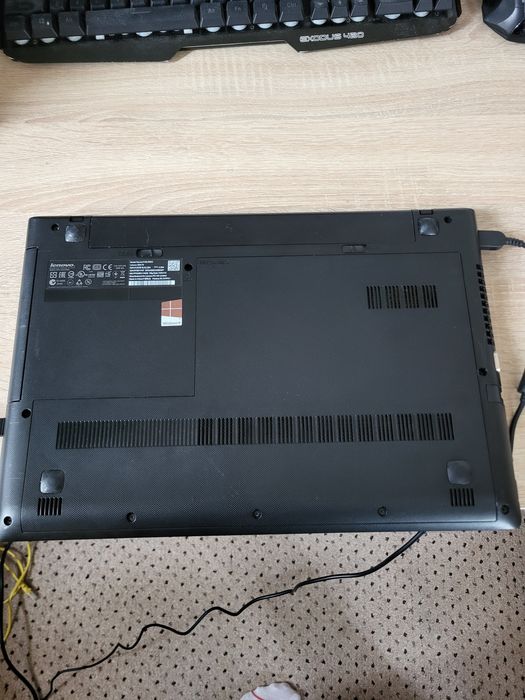 Laptop Lenovo  Z50 75 ,  A8-7100 , 8 GB  ram,  ssd 120 GB,  AMD R5 230 1 GB, 15.6"