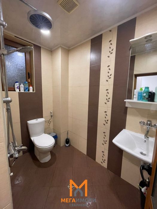 Продажба Етаж от къща гр. Севлиево - гр. Севлиево 102m² и двор 102m²