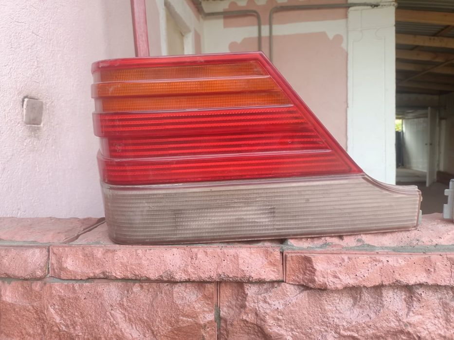 Продам  фары  на мерседес  140