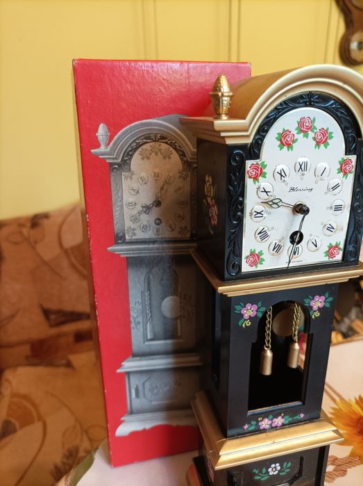 Източно германски малък паркетен часовник работещ