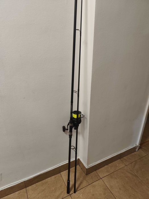 Vând 2 lansete cu tot cu mulinete 350 lei amandoua