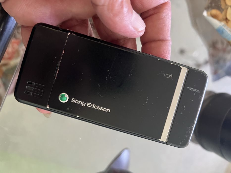 Sony Ericsson с зарядно