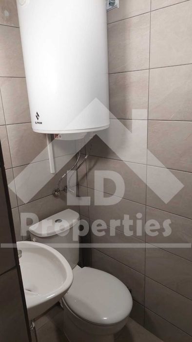 Дава се под наем Едностаен апартамент в Варна, Колхозен пазар - 26 кв.м за 255 € - Снимка #4