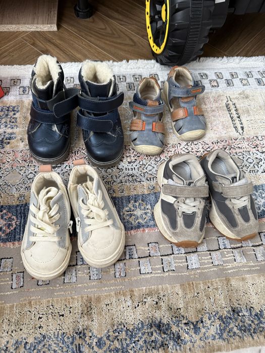 Продам детскую обувь