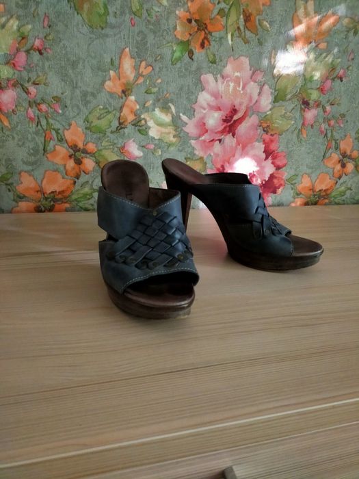 Продам сабо 37 размер