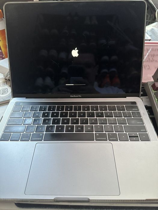 Продавам Макбук Apple Macbook Pro 13инча 2018година