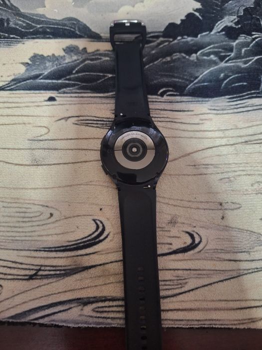 Samsung galaxy watch 4 44mm със допълнителна каишка и протектор