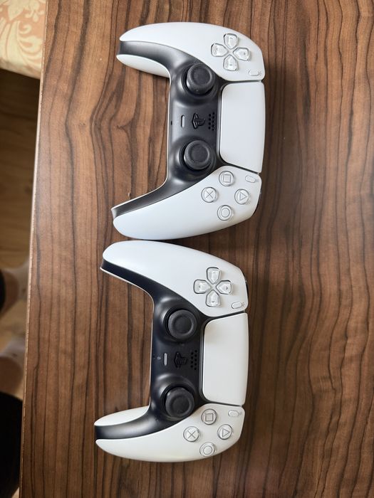 PlayStation 5 | 2 controllers