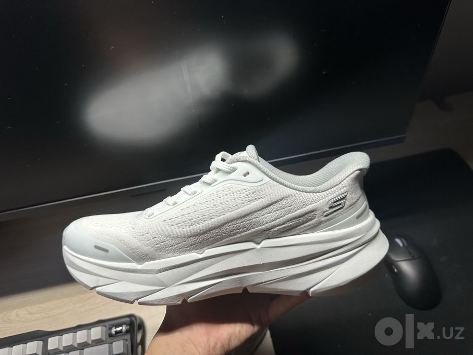 Skechers max cushioning premier