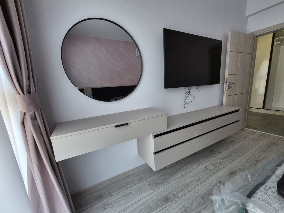Dormitor matrimonial complet premium – Pat 180x200 cu somieră, măsuță de machiaj și LED – Ca nou