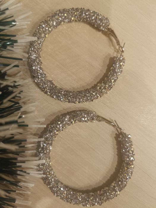 Нови бижута по три лева, обеци и колиета