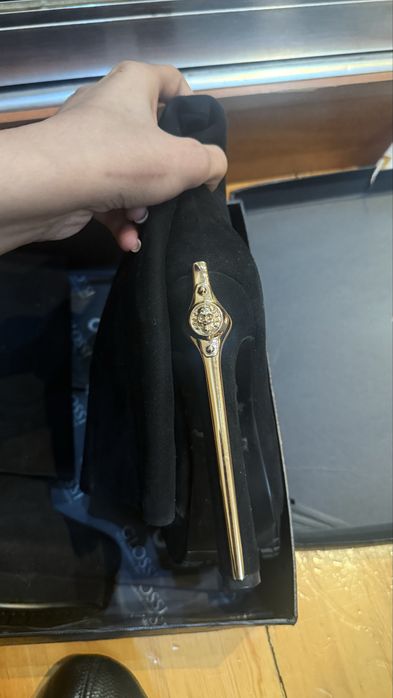 Оригинальные женские зимние сапоги Glossi, б/у