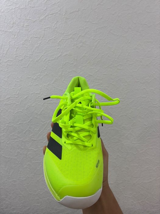 Продам кроссосвки Adidas новые