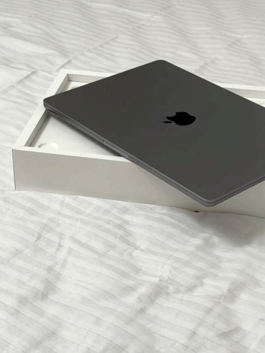 Macbook pro m3 97% 30 soatgacha yetadi quvati xolati 10/10 ideal