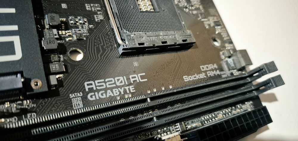 Placa baza gaming GIGABYTE A520I AC AMD A520 AM4 Wifi 5GHz