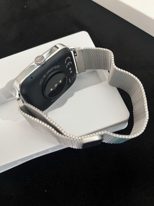 Smartwatch - cu functie de apelare si raspuns direct de pe ceas