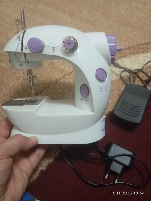 Мини швейная машинка