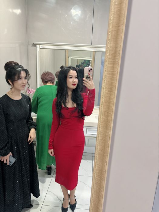 Платье красное веяернее