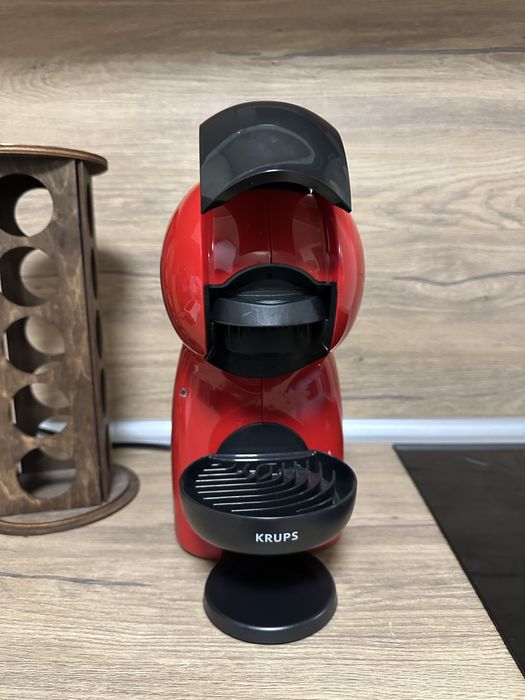 Кафе машина Dolce Gusto Piccolo XS + стойка – 50€