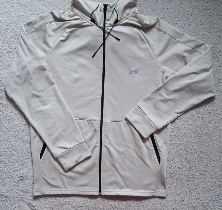 Спортен екип Under Armour – мъжки комплект  анцунг суитчър 

Продавам