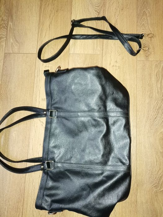 Черна дамска чанта