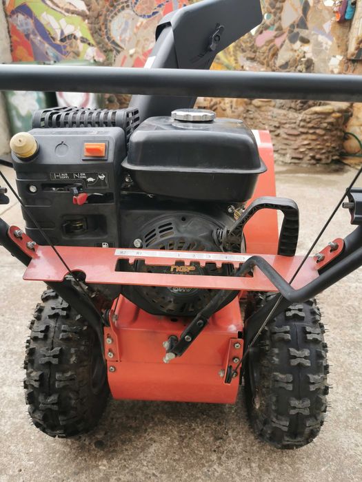 Продавам два роторни снегорина