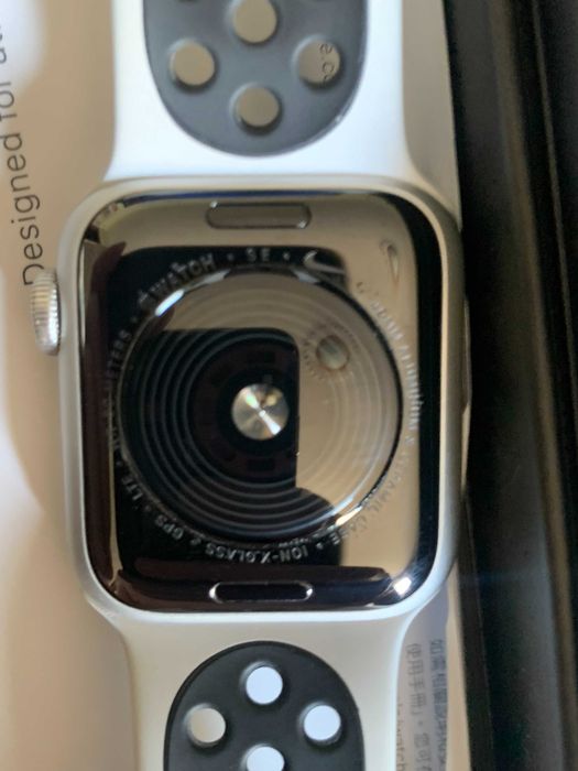 Apple Watch SE (GPS + Cellular) Nike 40MM