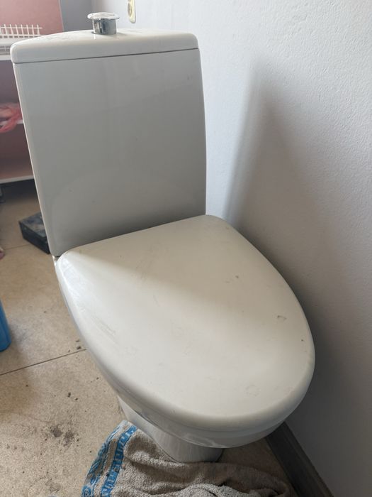 Продам унитаз б/у качество хорошее, самовывоз п. Отеген батыр, ГРЭС