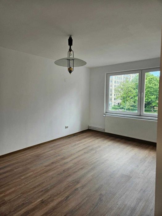 Inchiriez apartament 2 camere nemobilat Centrul Civic