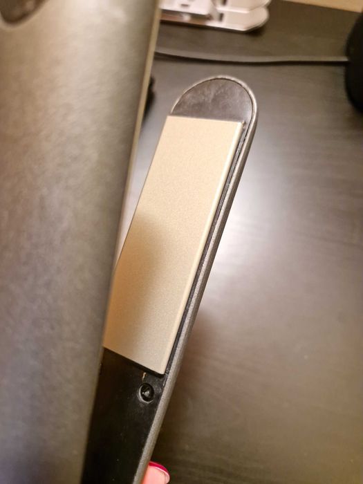 Placă de îndreptat părul Remington + husă