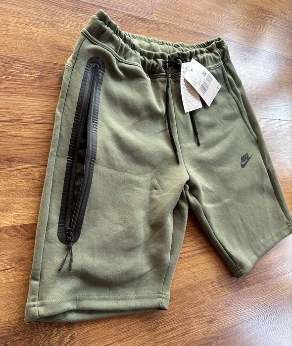 Мъжки,памучни,къси панталонки Nike в масленозелено с активен джоб
