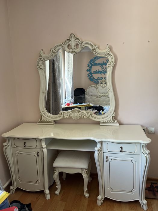 Спальный гарнитур сатылады.